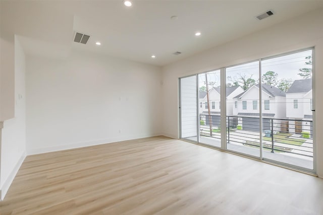 empty room featuring light wood finished floors, recessed lighting, visible vents, and baseboards