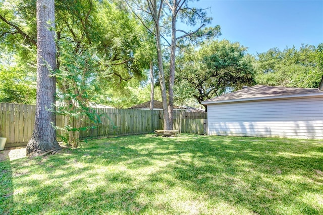 view of yard featuring a fenced backyard