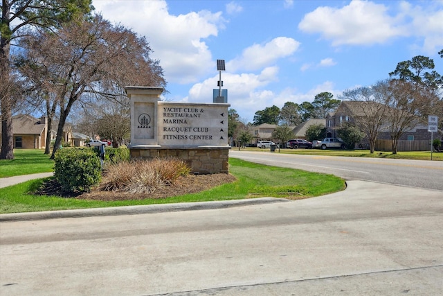 community sign featuring a residential view