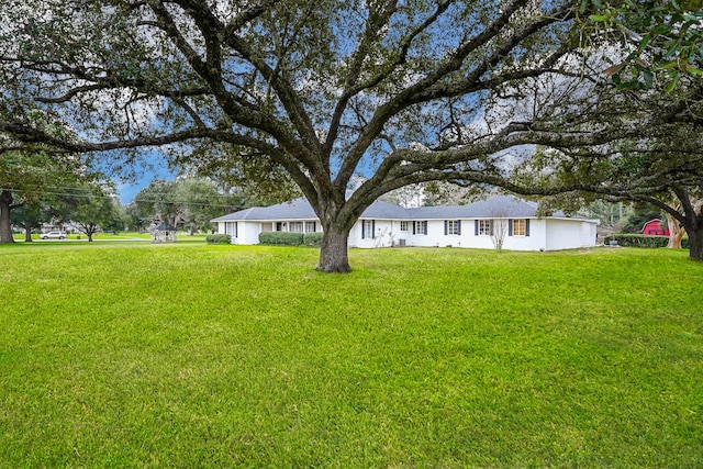 view of front of property with a front lawn