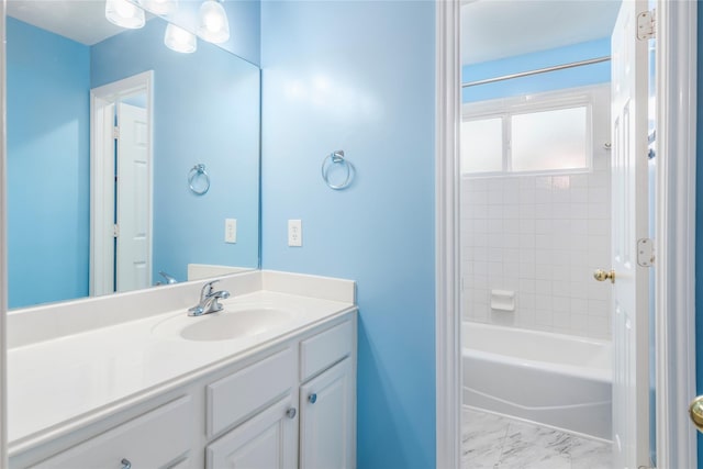 bathroom with vanity and tiled shower / bath