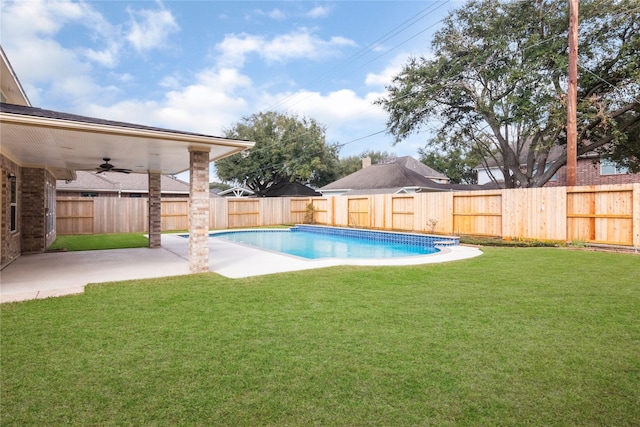 view of swimming pool with a patio, a yard, and ceiling fan