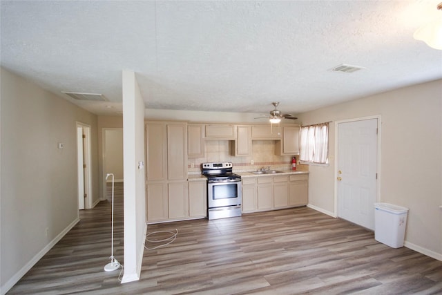 8030 Lawler St, Houston, TX 77051 - kitchen featuring electric stove, tasteful backsplash, and light hardwood / wood-style flooring