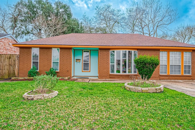 ranch-style home with a front yard