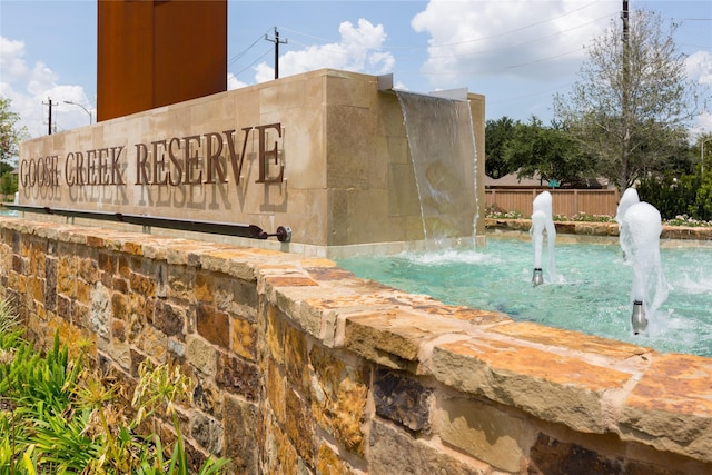 view of community / neighborhood sign