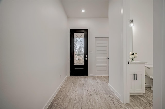 9418 Madera Rd, Houston, TX 77078 - foyer featuring light wood finished floors and baseboards