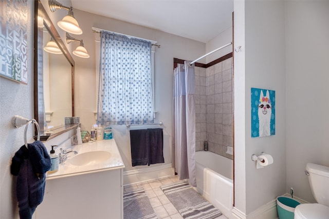 bathroom featuring baseboards, toilet, tile patterned floors, shower / bathtub combination with curtain, and vanity