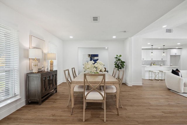 dining space featuring recessed lighting, visible vents, baseboards, and wood finished floors