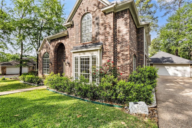 view of front facade with a front lawn and brick siding