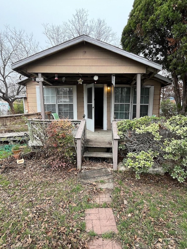 bungalow-style house featuring covered porch