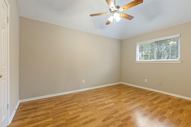 empty room featuring light wood-style floors, baseboards, and a ceiling fan