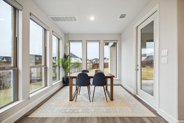 9410 Knollwood Ln, Missouri City, TX 77459 - sunroom / solarium featuring plenty of natural light and visible vents