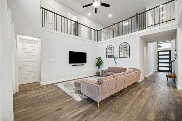 9410 Knollwood Ln, Missouri City, TX 77459 - living room with ceiling fan, recessed lighting, a high ceiling, baseboards, and dark wood-style floors