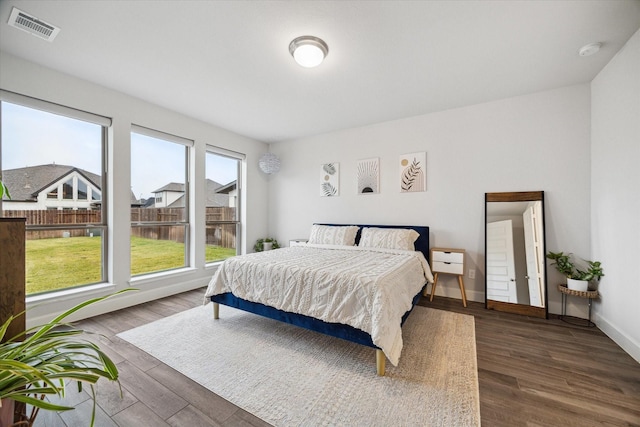 9410 Knollwood Ln, Missouri City, TX 77459 - bedroom featuring dark wood-style floors, baseboards, and visible vents