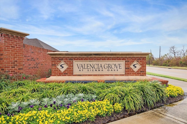 9410 Knollwood Ln, Missouri City, TX 77459 - community sign featuring a garage
