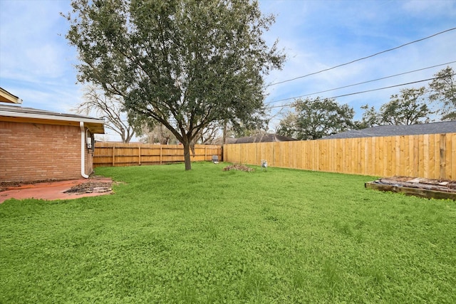 view of yard featuring a fenced backyard