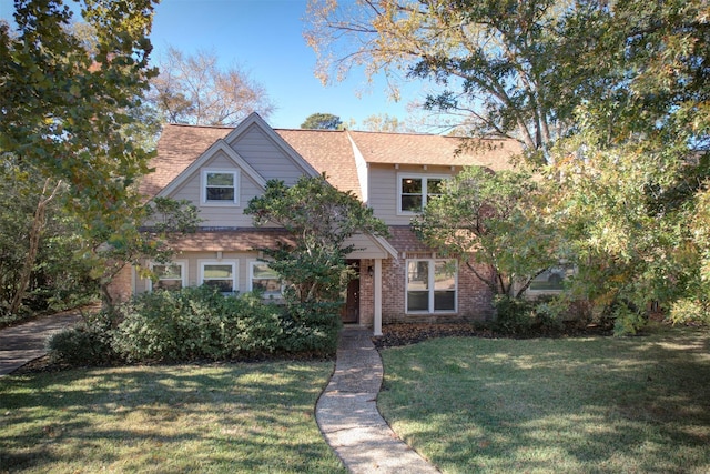 view of front of house featuring brick siding and a front lawn