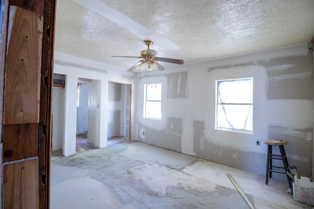2420 Harriot St, Beaumont, TX 77705 - empty room featuring ceiling fan and a textured ceiling