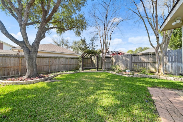 view of yard featuring a fenced backyard