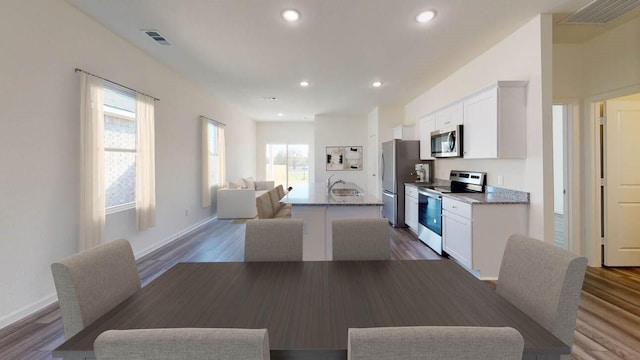 dining space featuring recessed lighting, visible vents, dark wood finished floors, and baseboards