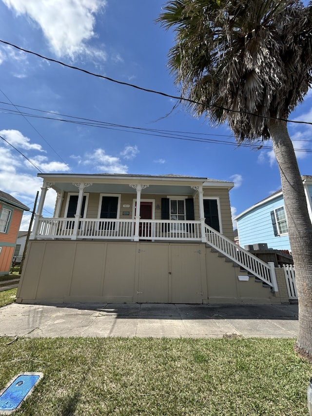 view of front of house with a front yard