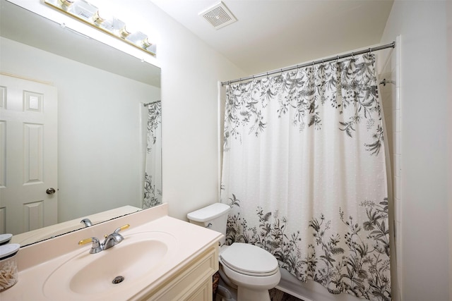 bathroom featuring a shower with curtain, visible vents, vanity, and toilet