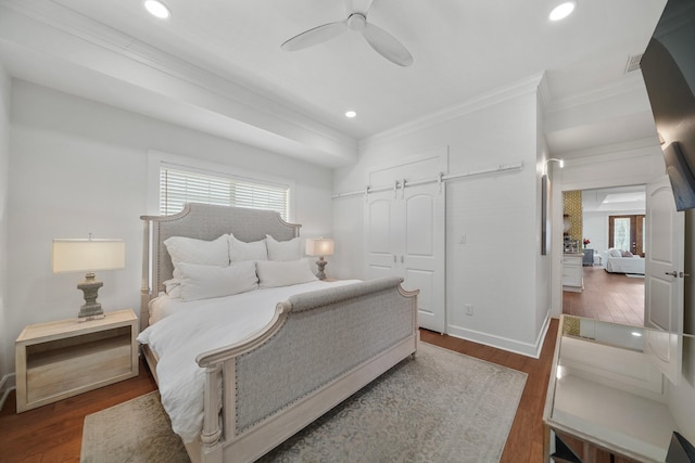 bedroom featuring baseboards, dark wood-style floors, ceiling fan, crown molding, and recessed lighting