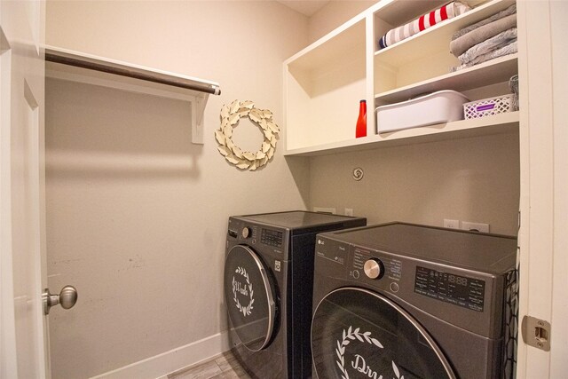 laundry room with laundry area, baseboards, and independent washer and dryer