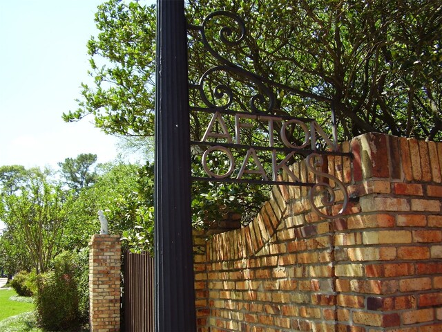 exterior details featuring a gate