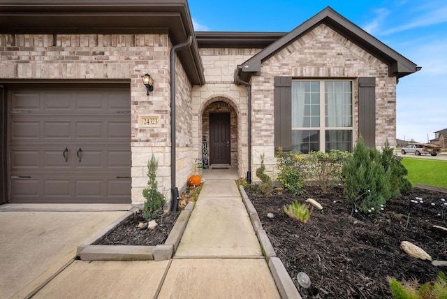 view of front facade featuring brick siding and an attached garage