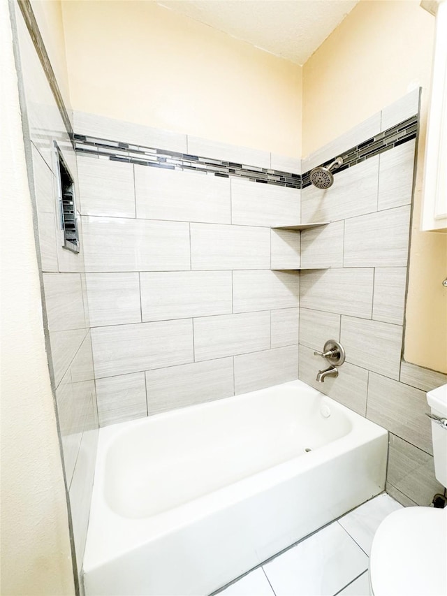 full bath featuring toilet and washtub / shower combination