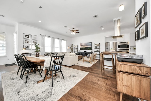 dining space featuring recessed lighting, visible vents, dark wood-style floors, and ceiling fan