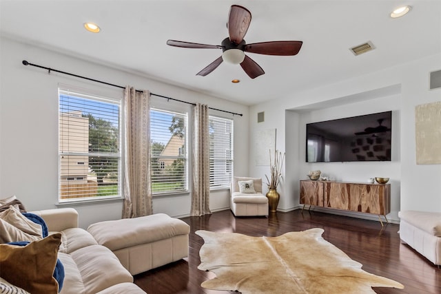 living room with baseboards, visible vents, a ceiling fan, wood finished floors, and recessed lighting