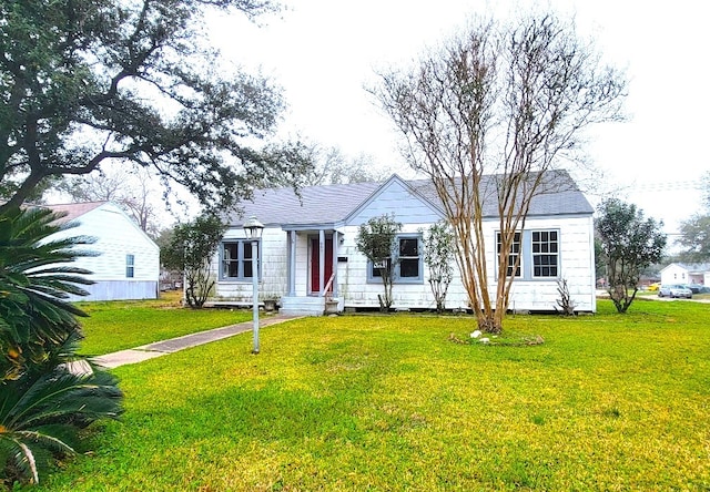 ranch-style home featuring a front yard