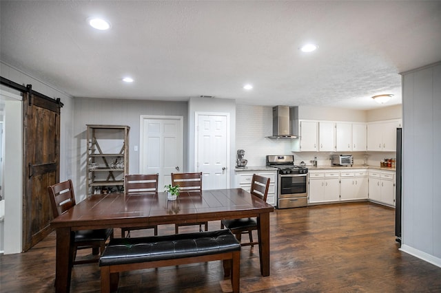 dining space with a toaster, a barn door, visible vents, dark wood-style floors, and recessed lighting