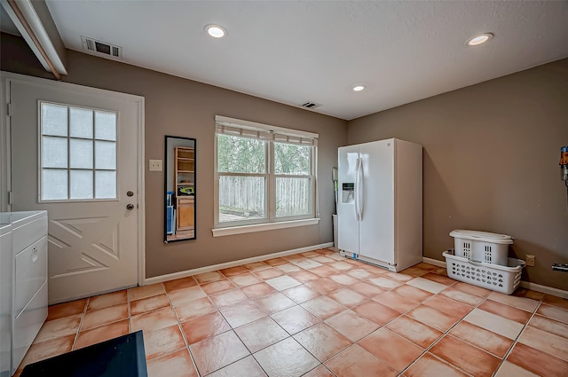 entryway with recessed lighting, independent washer and dryer, visible vents, and baseboards