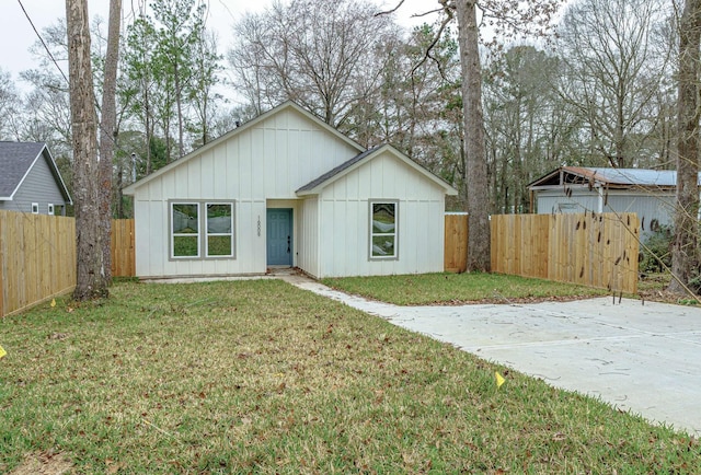 16009 Louise Dr, Willis, TX 77378 - view of front of property with fence, board and batten siding, and a front yard