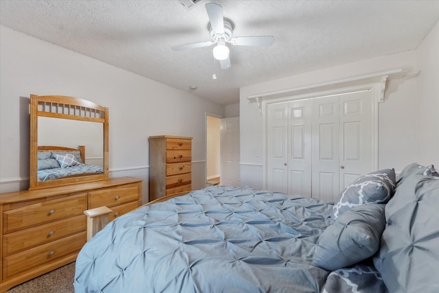 5811 Tremont Dr, Cove, TX 77523 - bedroom featuring a closet, carpet flooring, a textured ceiling, and a ceiling fan
