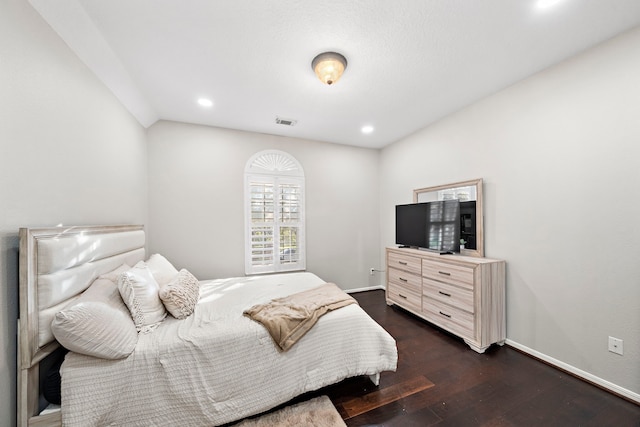 bedroom featuring dark wood-style floors, visible vents, baseboards, and recessed lighting