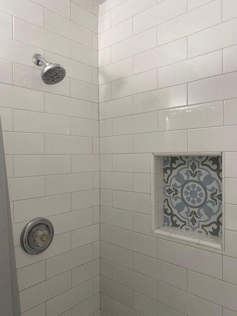 bathroom featuring tiled shower