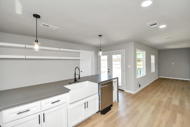 kitchen featuring a sink, light wood finished floors, visible vents, and stainless steel dishwasher