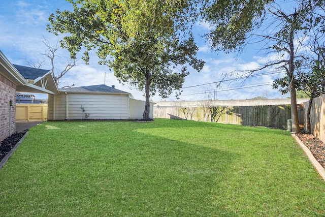 view of yard featuring a fenced backyard