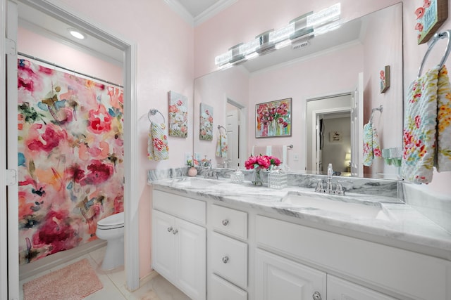 full bath featuring crown molding, a sink, a shower with shower curtain, and double vanity