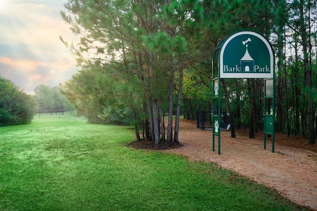 view of home's community featuring a yard