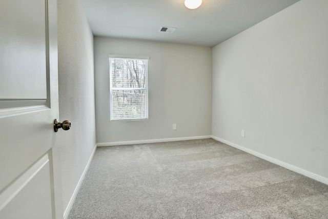 unfurnished room featuring light carpet, visible vents, and baseboards