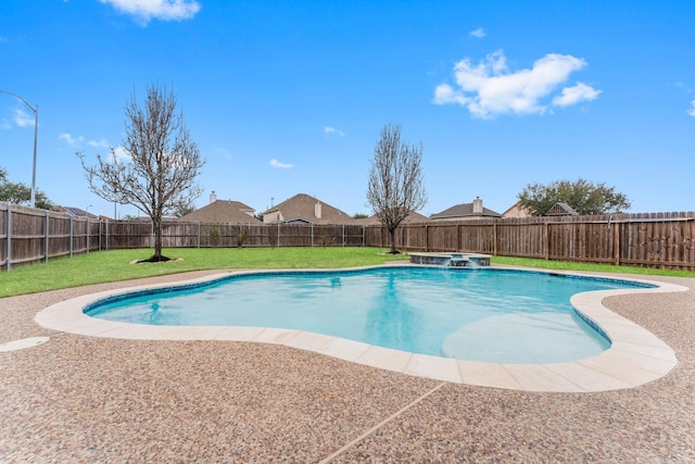 view of swimming pool featuring a fenced backyard, a pool with connected hot tub, and a yard