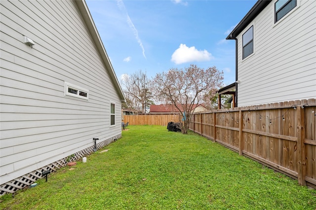 1009 Canadian St, Houston, TX 77009 - view of yard featuring a fenced backyard