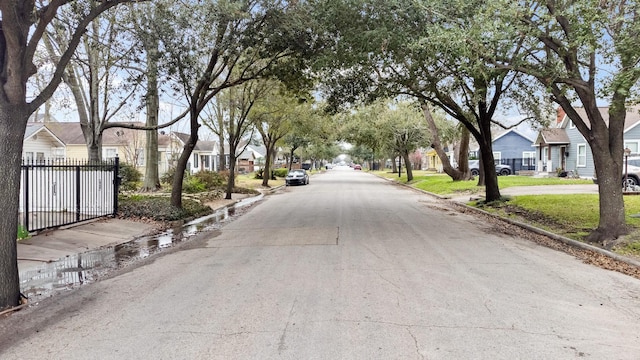 1009 Canadian St, Houston, TX 77009 - view of street featuring curbs and a residential view