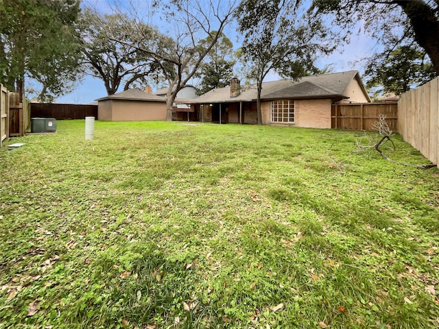 view of yard featuring a fenced backyard