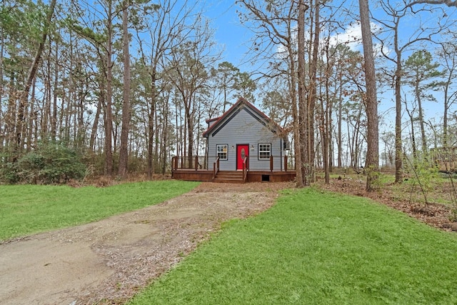 view of front of property featuring a front yard and a wooden deck